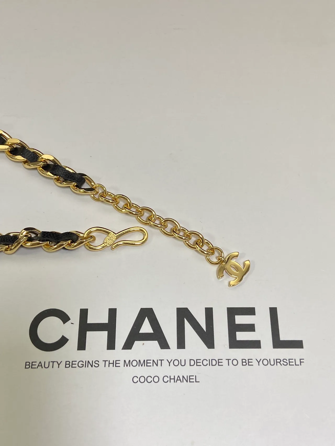 Chanel CC Logo Chain 金黑 Curb Leather Interspacing 项链 2