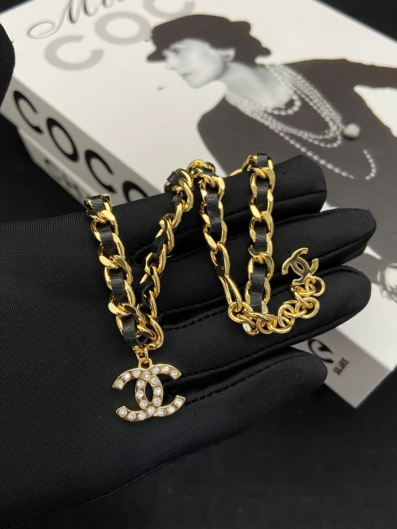 Chanel CC Logo Chain 金黑 Curb Leather Interspacing 项链 6