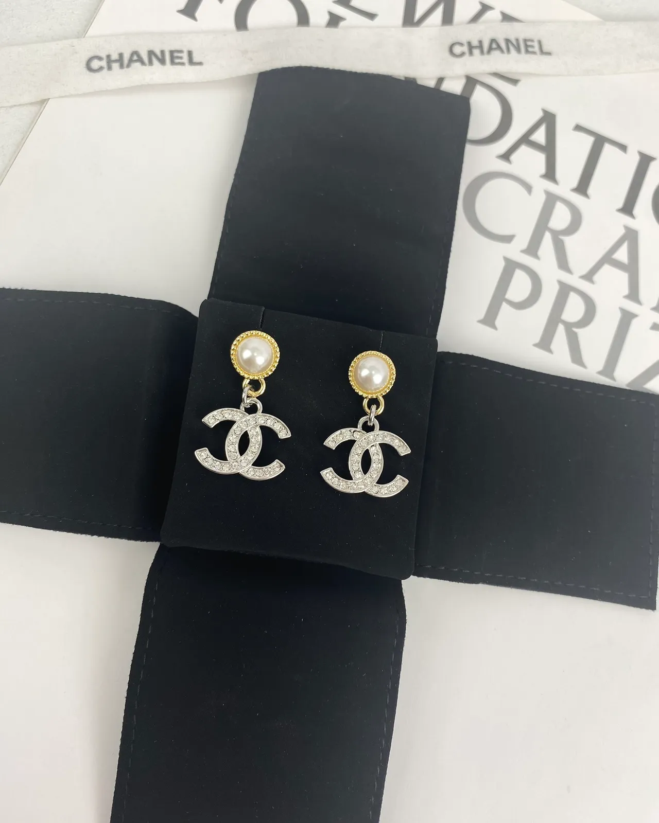 Chanel CC Logo drop argent or perle supérieure cristal encrusté boucles d'oreilles 8