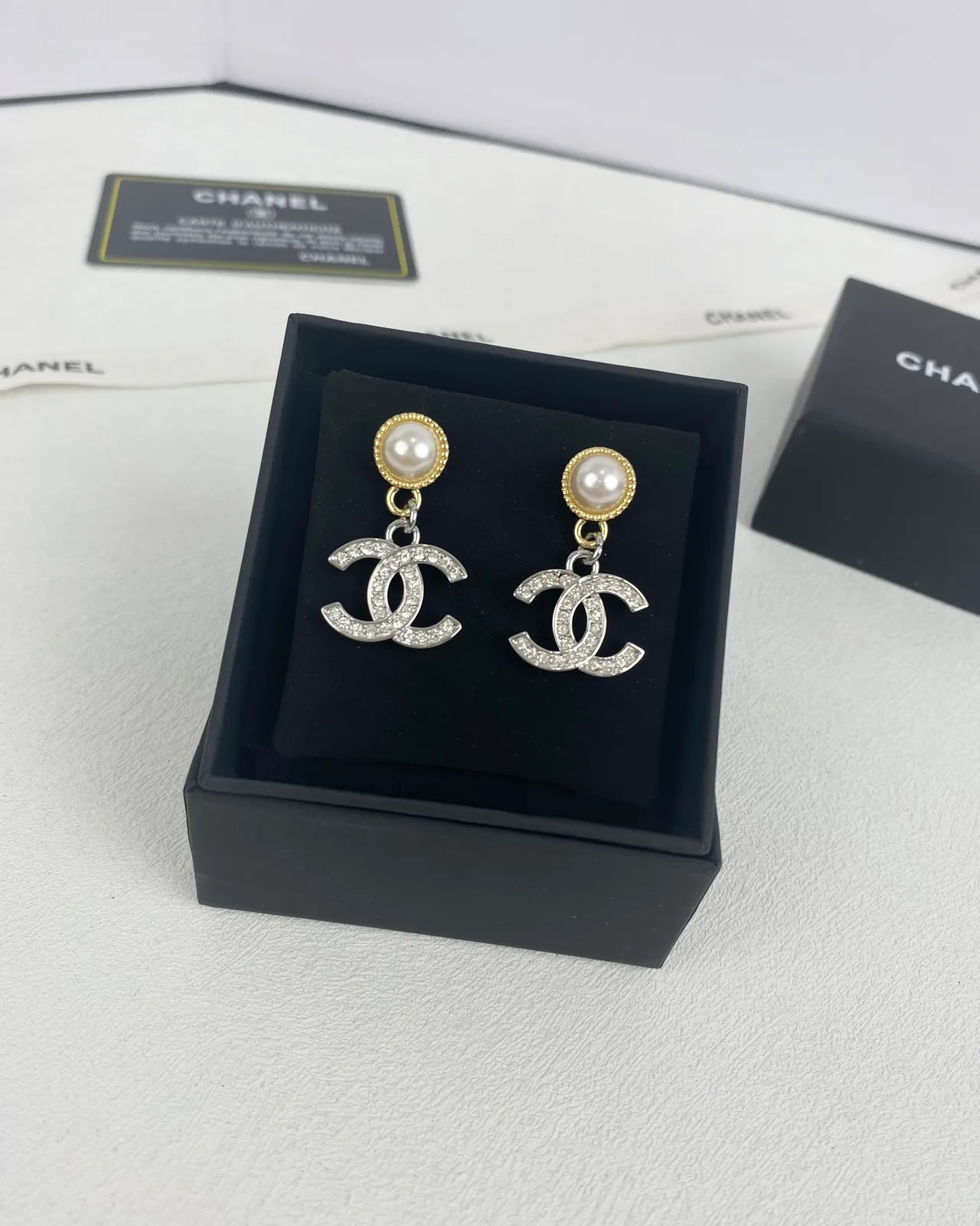 Chanel CC Logo drop argent or perle supérieure cristal encrusté boucles d'oreilles 9