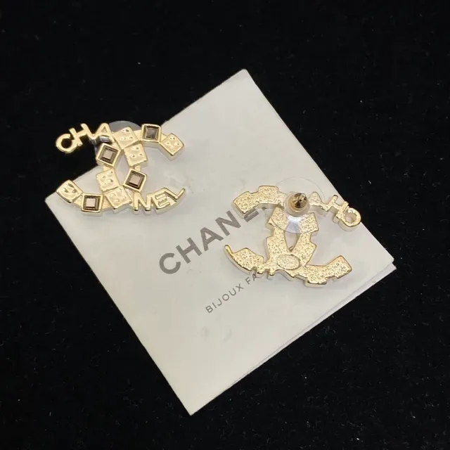 Chanel CC Logo Pendientes Interlocking de Metal Dorado Blanco 2