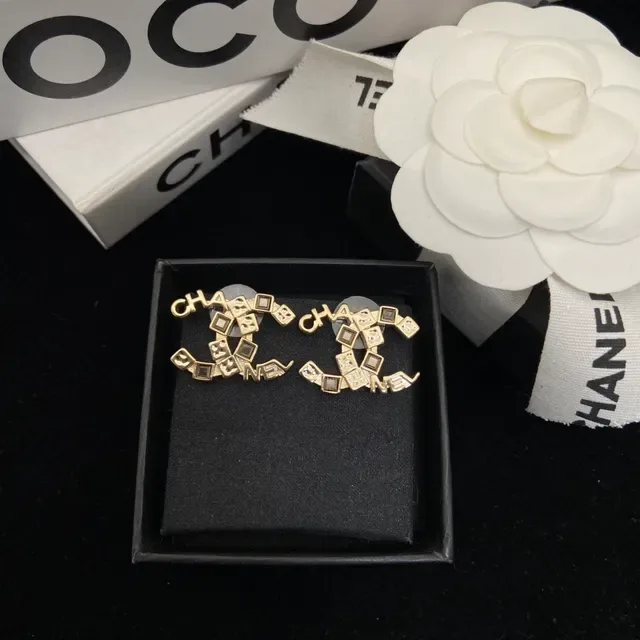 Chanel CC Logo Pendientes Interlocking de Metal Dorado Blanco 6