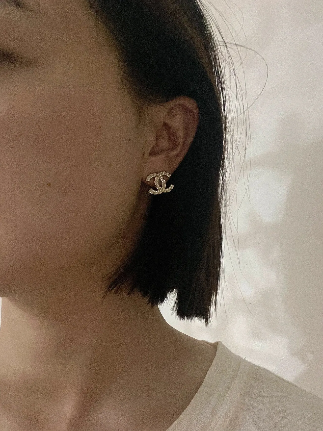 Chanel CC Logo Pavé Brincos de cristais entrelaçados em ouro e prata 8