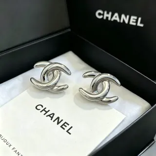 Chanel CC Logo Brincos Stud Prata Polida