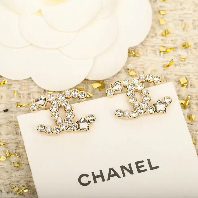 Chanel CC Monogram Silver White इंटरलॉकिंग क्रिस्टल पैवों वाला ब्रोच 4