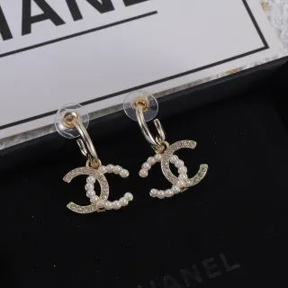 Chanel CC أقراط اللؤلؤ والكريستال