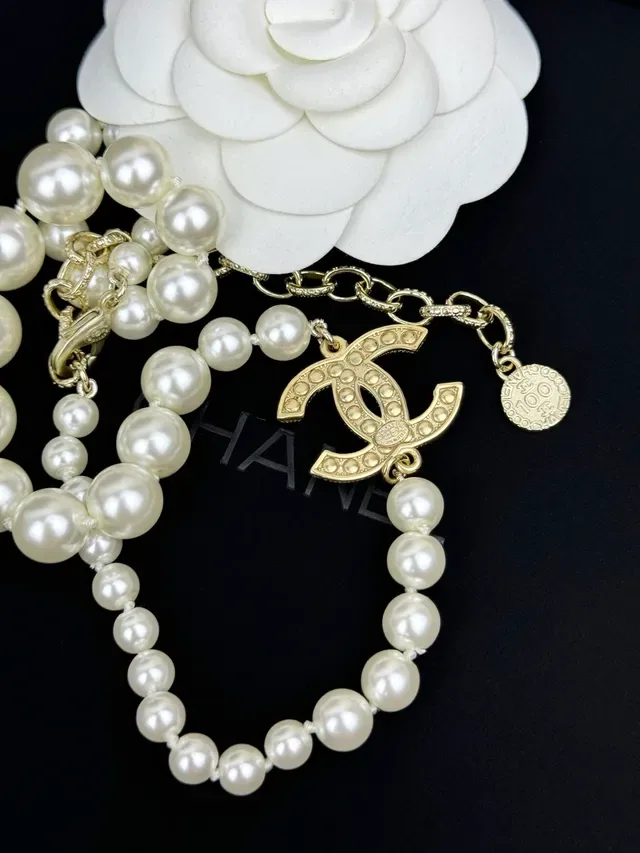 Chanel CC قلادة لؤلؤ سلسلة ذهب أبيض تعليقة شعار 3