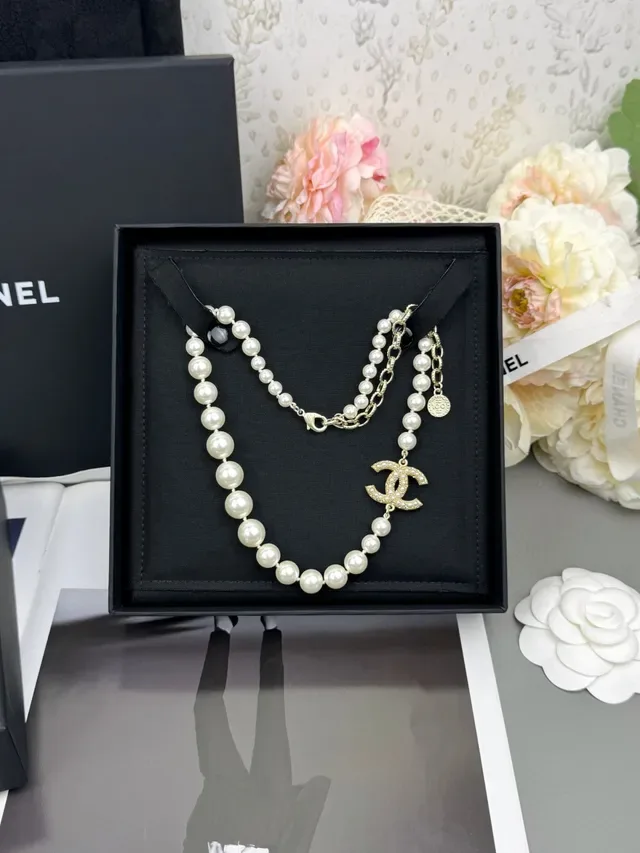Chanel CC قلادة لؤلؤ سلسلة ذهب أبيض تعليقة شعار 6
