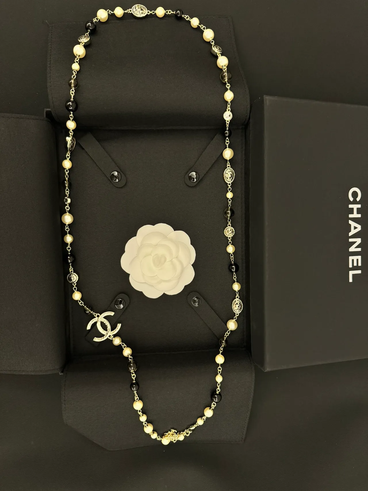Collier Chaîne Chanel Classique Noir Or Perlé Fermoir CC 4