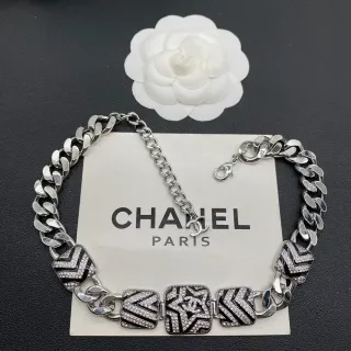 Chanel Pulseira com Links Chevron e Cristais