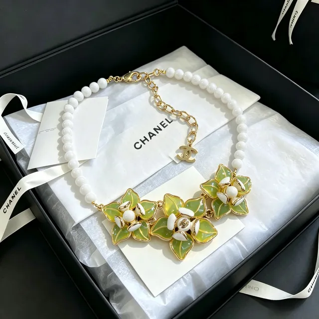Chanel ফ্লোরাল বিব নেকলেস সাদা সবুজ এনামেল এবং পার্ল নেকলেস 6