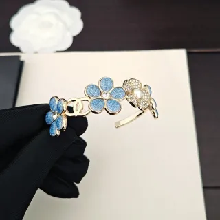 Chanel 花卉珐琅珍珠手链