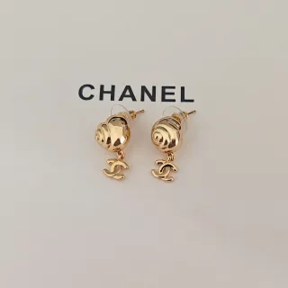 Chanel أقراط دبوس وردة ذهبية منحوتة