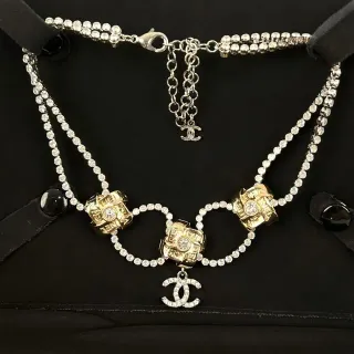 Chanel সোনা রূপা মাল্টি স্ট্র্যান্ড ক্রিস্টাল পাভে কিউব চার্মস নেকলেস