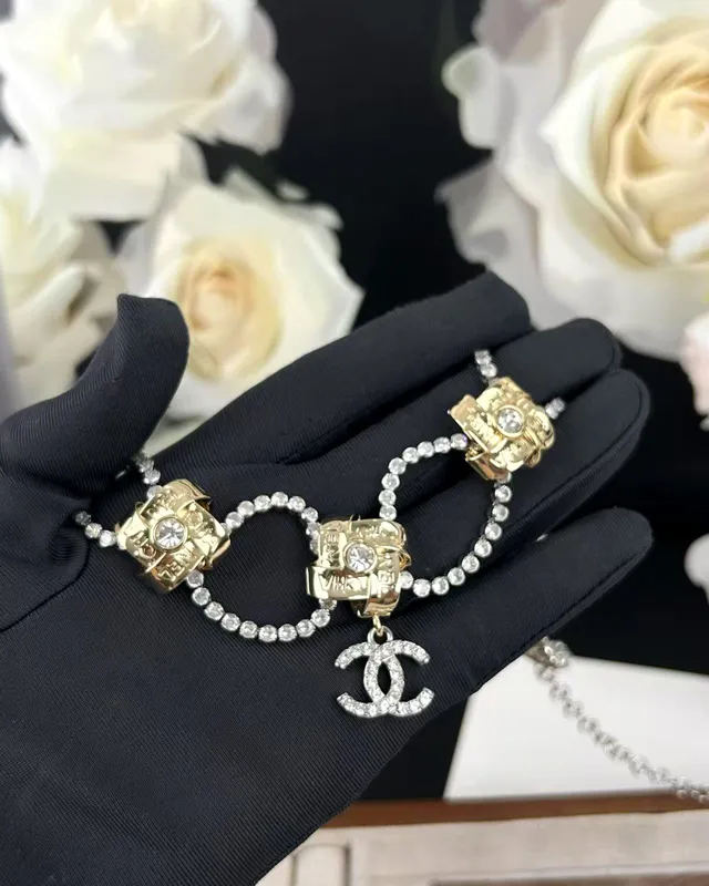 Chanel সোনা রূপা মাল্টি স্ট্র্যান্ড ক্রিস্টাল পাভে কিউব চার্মস নেকলেস 3