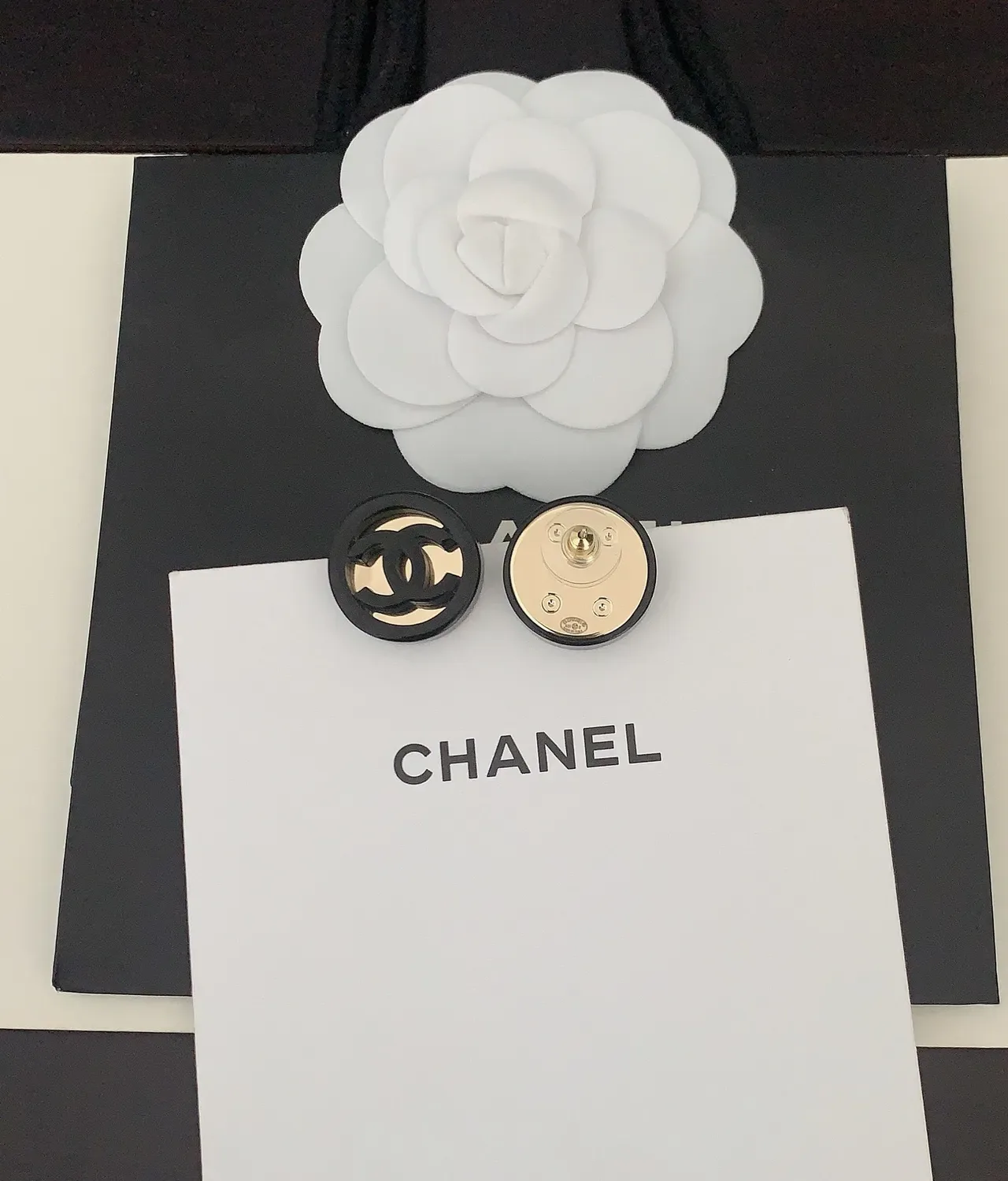 Chanel Logo Boucles d'oreilles Stud Noir et Or Circulaires 2