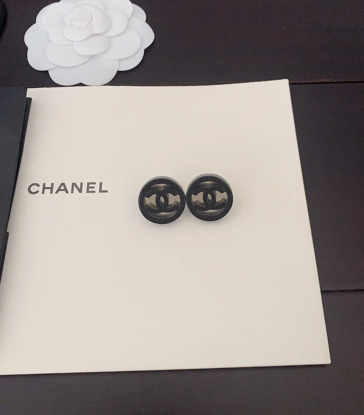 Chanel Logo Boucles d'oreilles Stud Noir et Or Circulaires 3