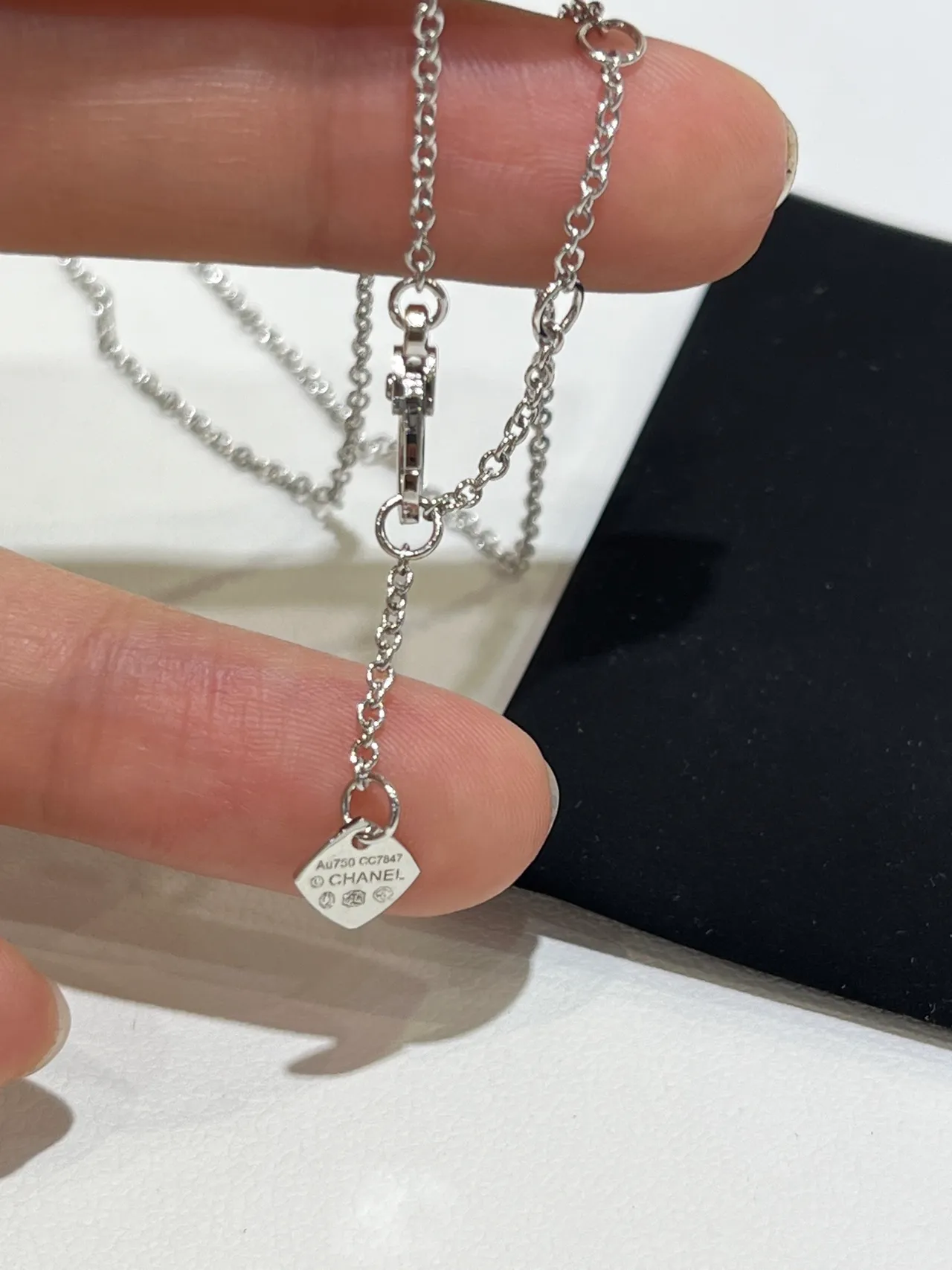 Chanel Pavé সার্কুলার পেন্ডেন্ট নেকলেস 2