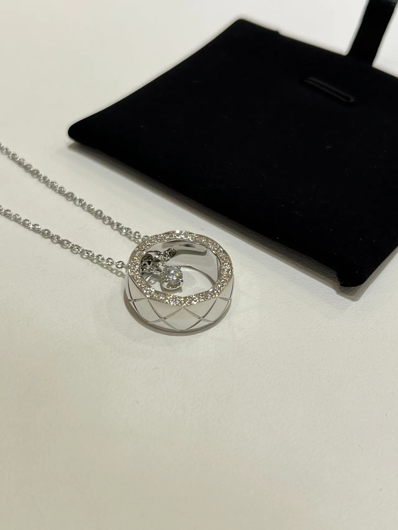 Chanel Pavé সার্কুলার পেন্ডেন্ট নেকলেস 4