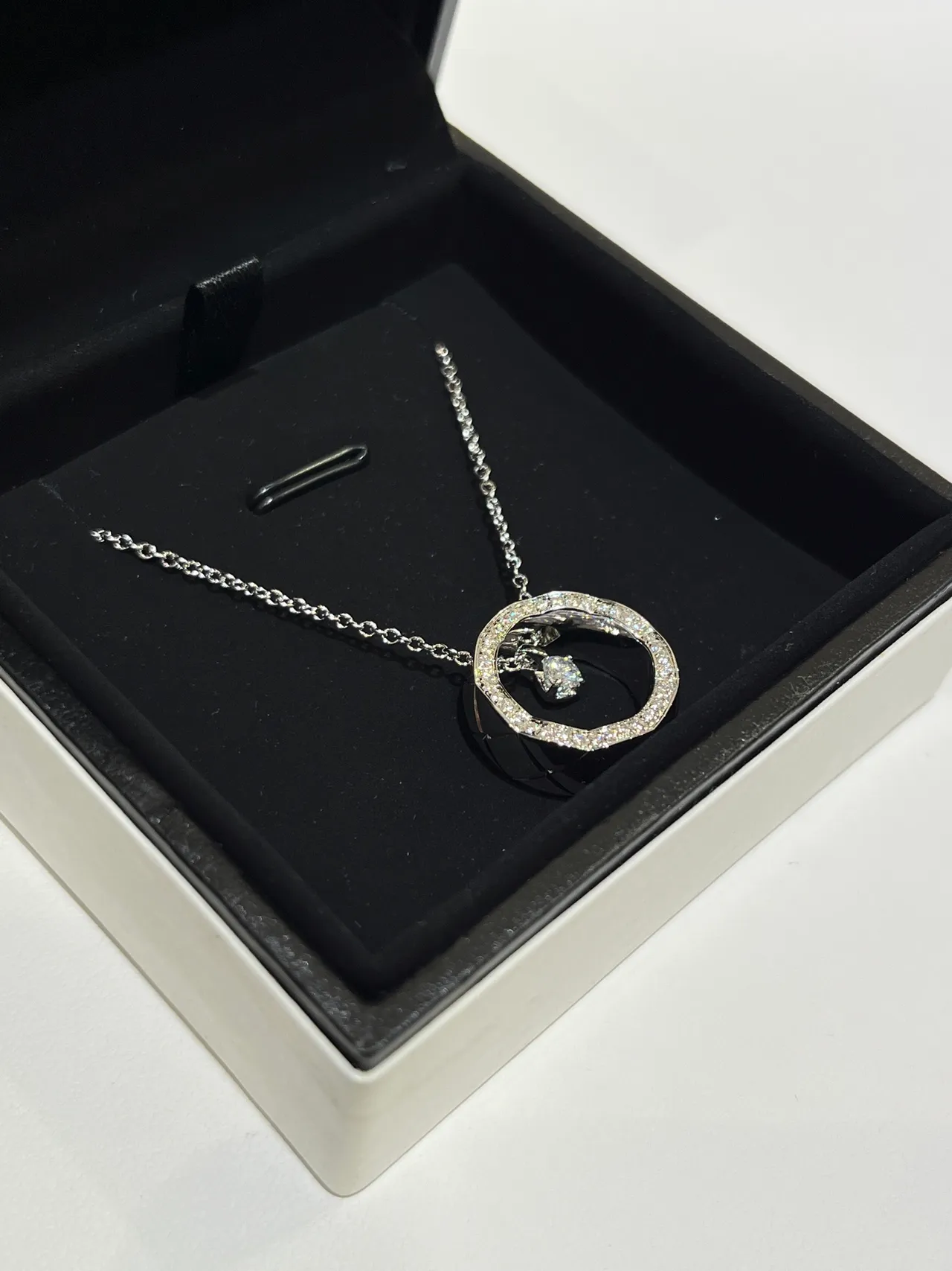 Chanel Pavé সার্কুলার পেন্ডেন্ট নেকলেস 7