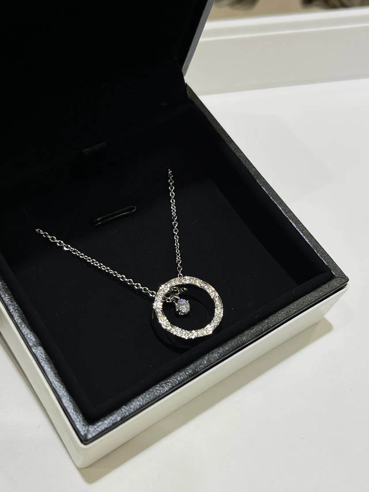 Chanel Pavé সার্কুলার পেন্ডেন্ট নেকলেস 8