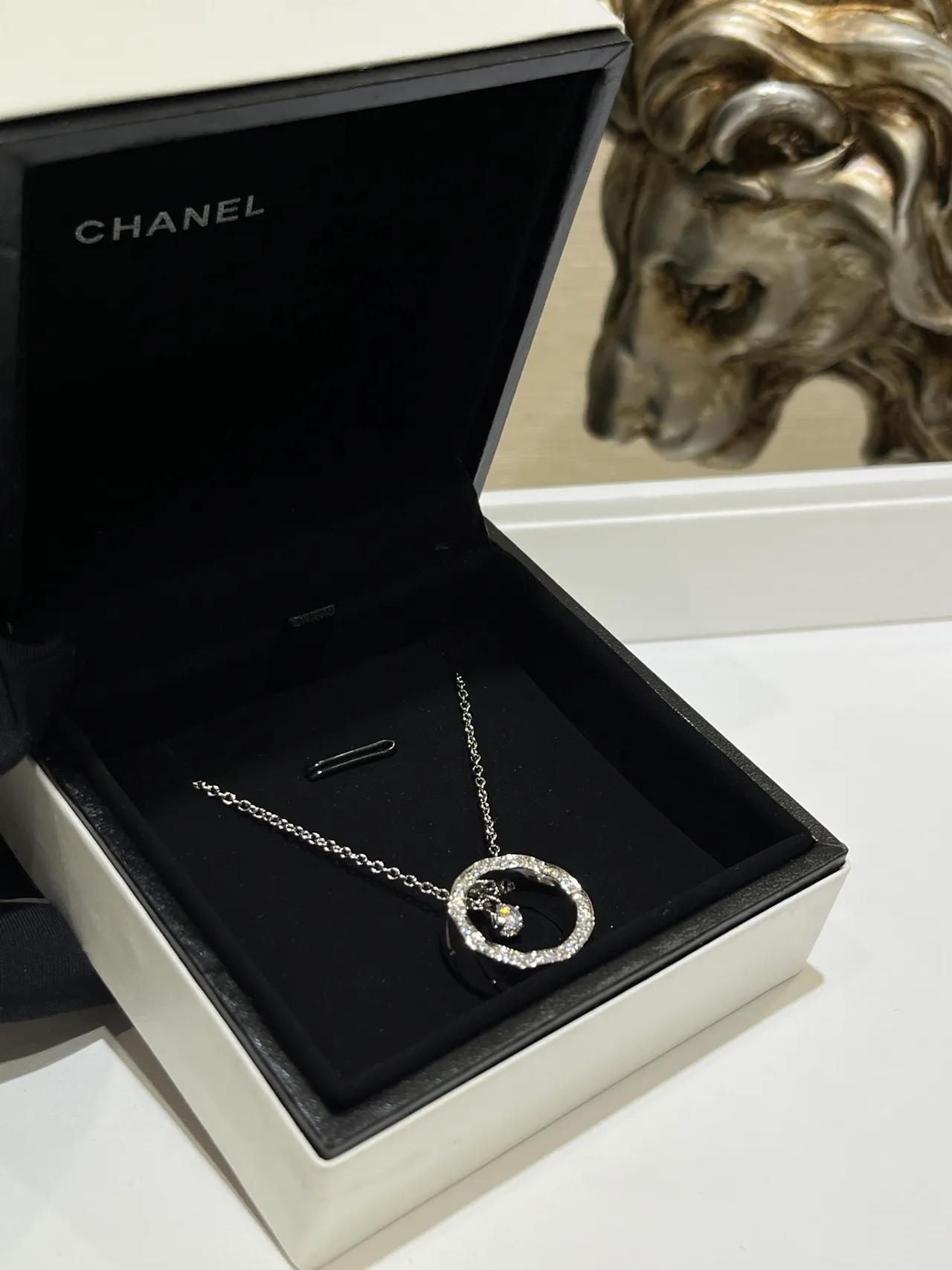 Chanel Pavé সার্কুলার পেন্ডেন্ট নেকলেস 9