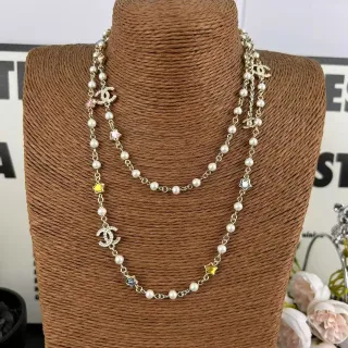 चैनल मोती और CC Logo Star Charm लेयर्ड नेकलेस