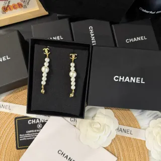 Chanel মুক্তা ড্রপ সোনা সাদা CC Logo গ্র্যাজুয়েটেড ইয়াররিংস