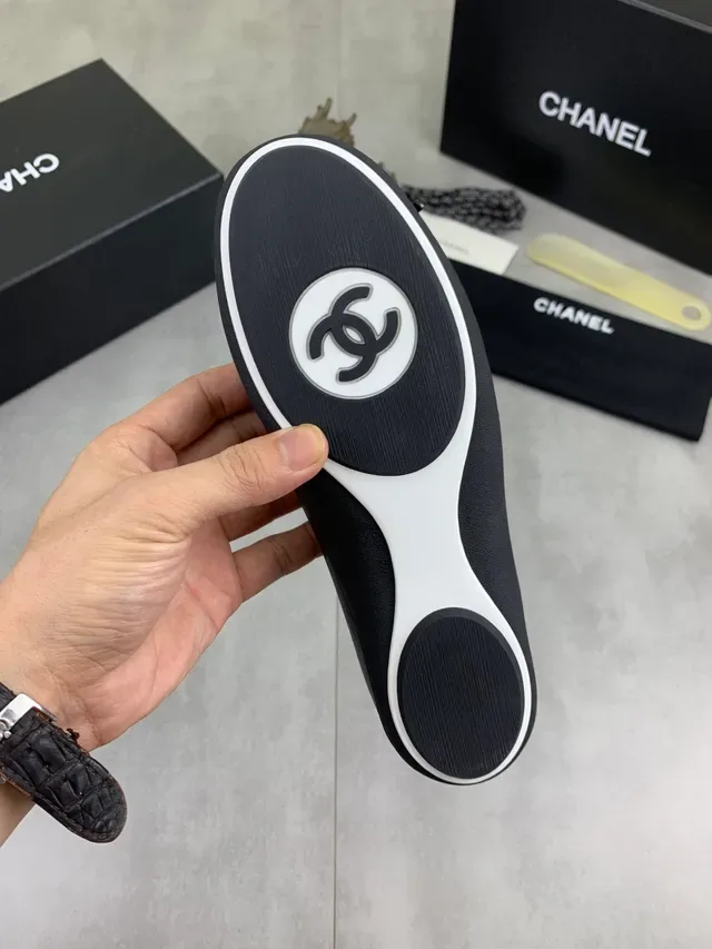 Chanel Ballerines Rouge Noir Chaussure Tricô Embout Cuir 3