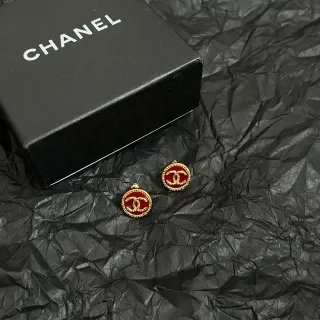 Chanel লাল সোনা গোলাকার স্টাড এনামেল ইয়াররিংস