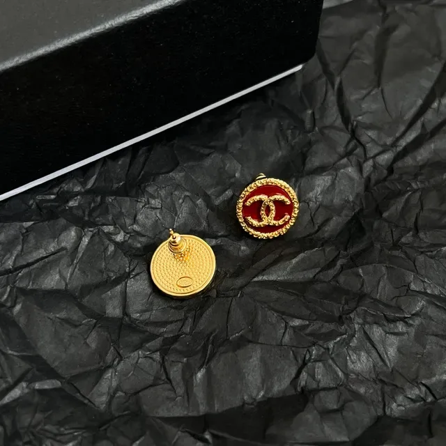 Chanel أقراط دائرية دبوس مينا أحمر وذهبي 2