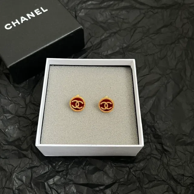 Chanel أقراط دائرية دبوس مينا أحمر وذهبي 3