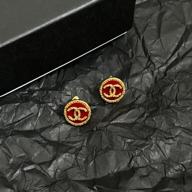 Chanel أقراط دائرية دبوس مينا أحمر وذهبي 4