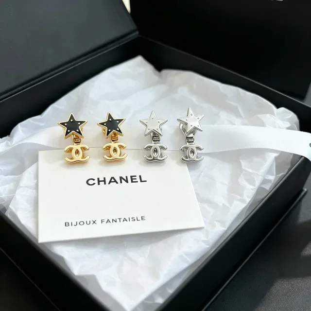 Chanel Étoile et Logo CC Émaillé Noir Doré Boucles d'oreilles 4
