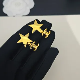 Chanel Star & CC Pendientes de perno dorados