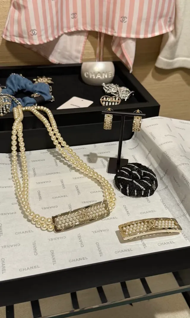 Chanel 白银双链珍珠 CC Logo 牌匾 项链 9