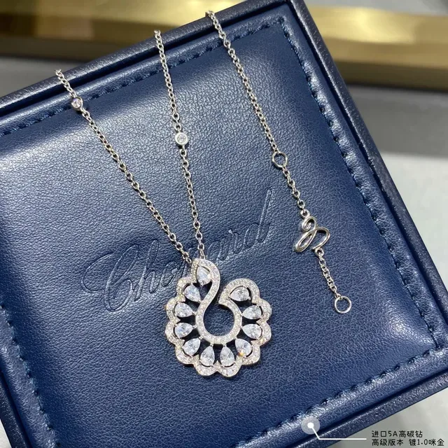 Chopard Collier pendentif de diamants pavé à motif floral 6