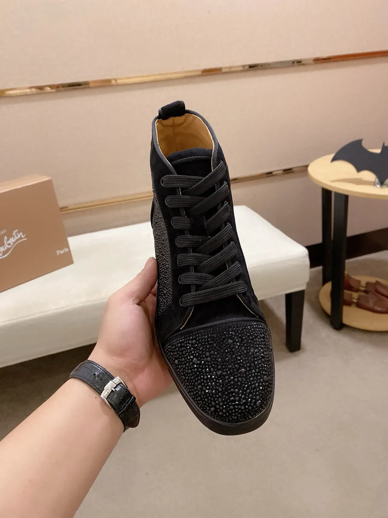 Christian Louboutin حذاء رياضي أسود عالي التوت من الغزال للأسلوب الحياة 2