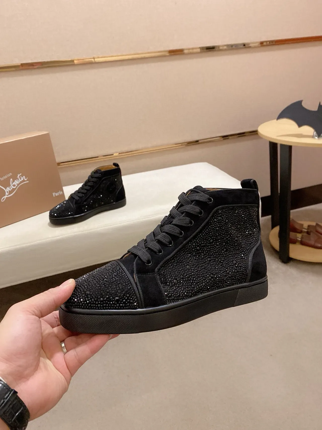 Christian Louboutin حذاء رياضي أسود عالي التوت من الغزال للأسلوب الحياة 3