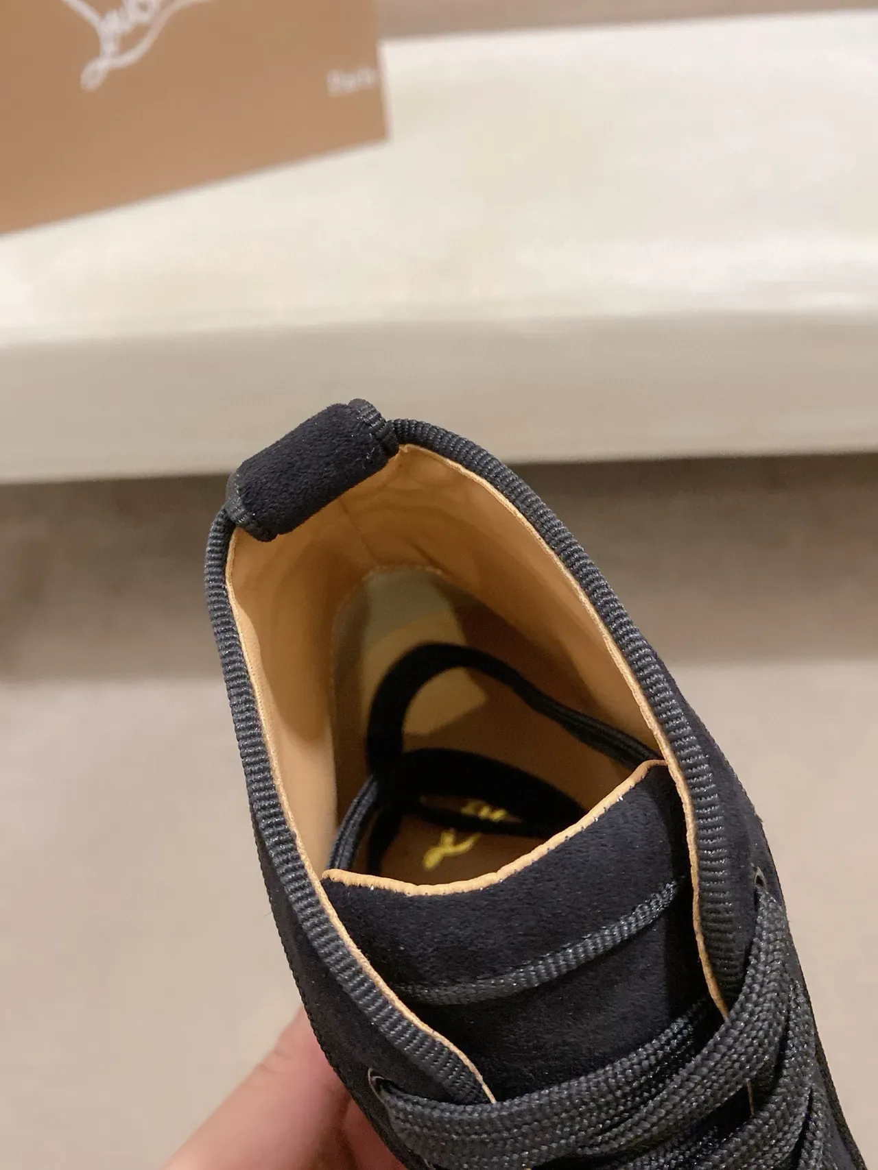 Christian Louboutin حذاء رياضي أسود عالي التوت من الغزال للأسلوب الحياة 6