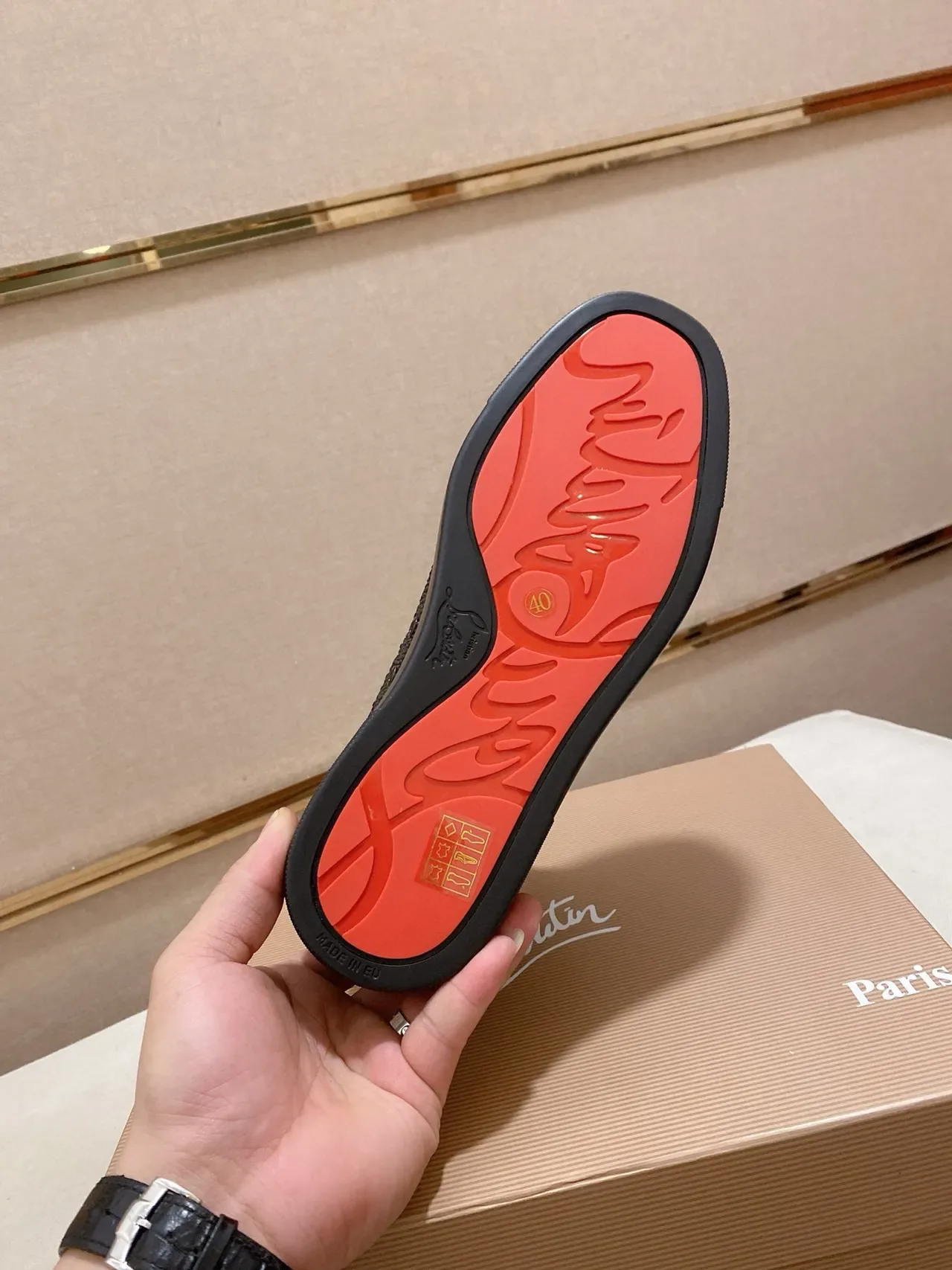 Christian Louboutin حذاء أسود فضي مدبب بمسامير جلد سويدي نمط حياة 9
