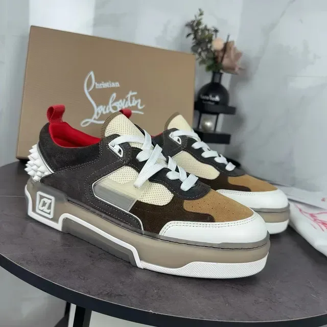 كريستيان لوبوتان CL Sneaker حذاء بني بيج متعدد المواد ترصيع أعلى مصمم شفاف وسط النعل حذاء أسلوب حياة 2