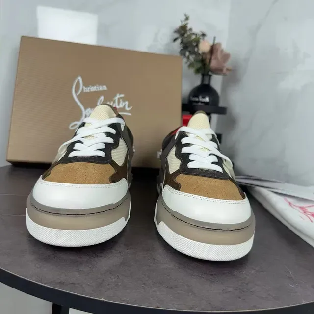 كريستيان لوبوتان CL Sneaker حذاء بني بيج متعدد المواد ترصيع أعلى مصمم شفاف وسط النعل حذاء أسلوب حياة 5