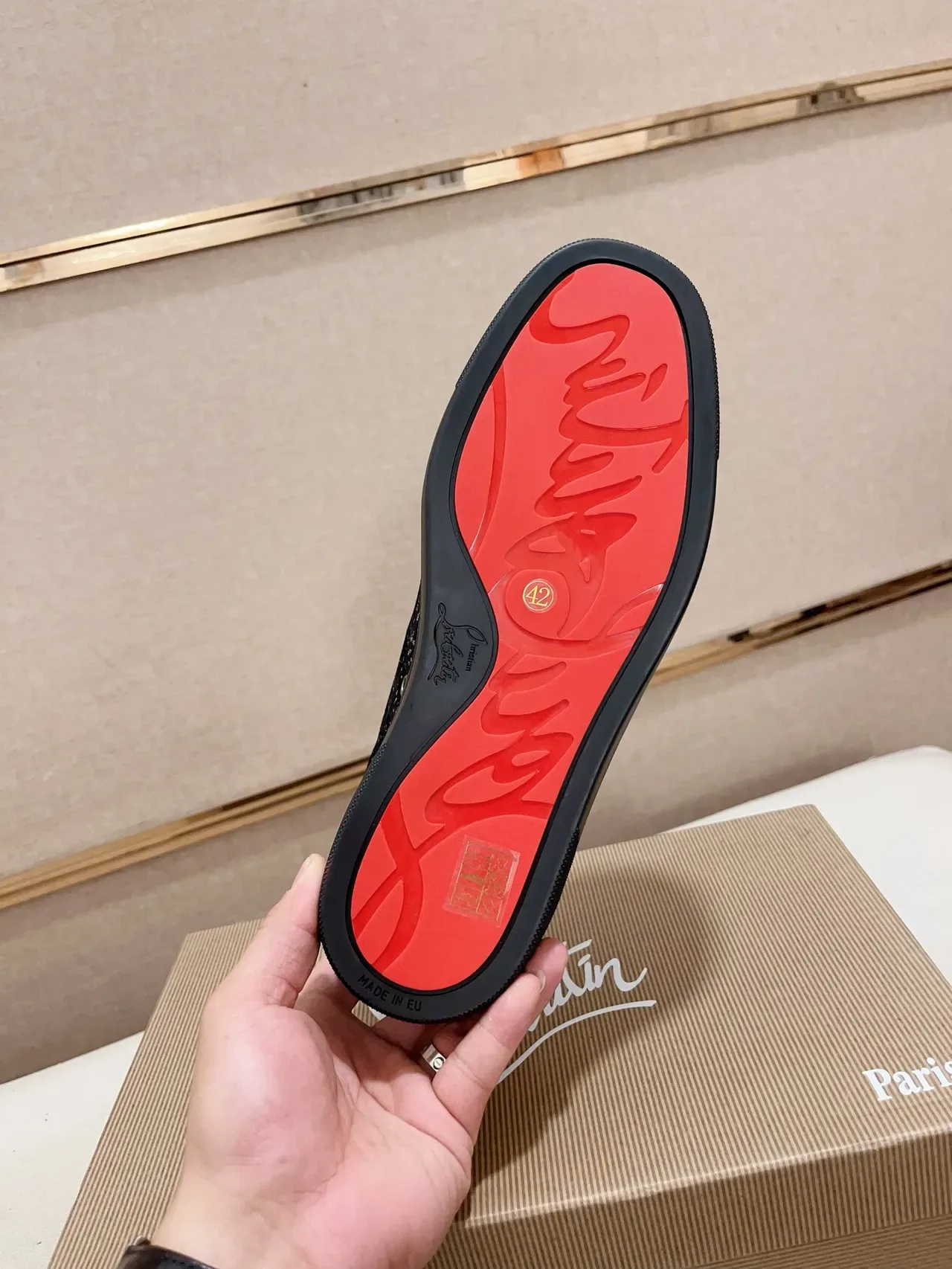 Christian Louboutin Baskets Basses en Daim Noir avec Cristaux Embellished 2