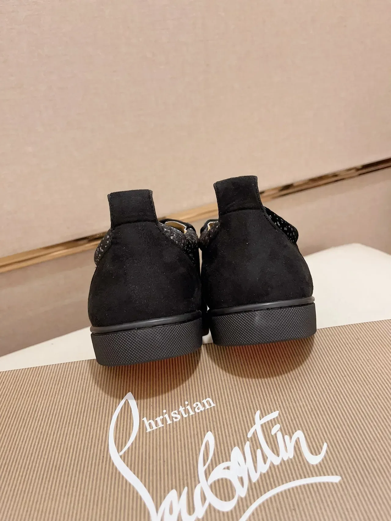 Christian Louboutin Baskets Basses en Daim Noir avec Cristaux Embellished 3