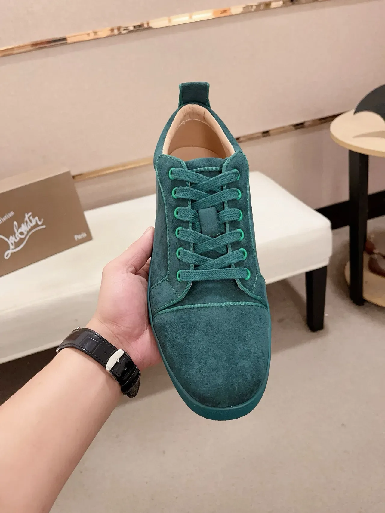 Christian Louboutin 绿色麂皮低帮生活休闲鞋 2