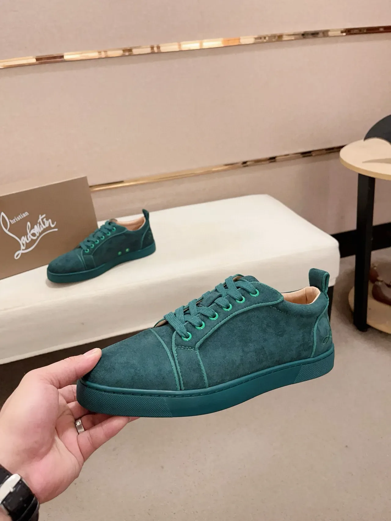 Christian Louboutin 绿色麂皮低帮生活休闲鞋 3