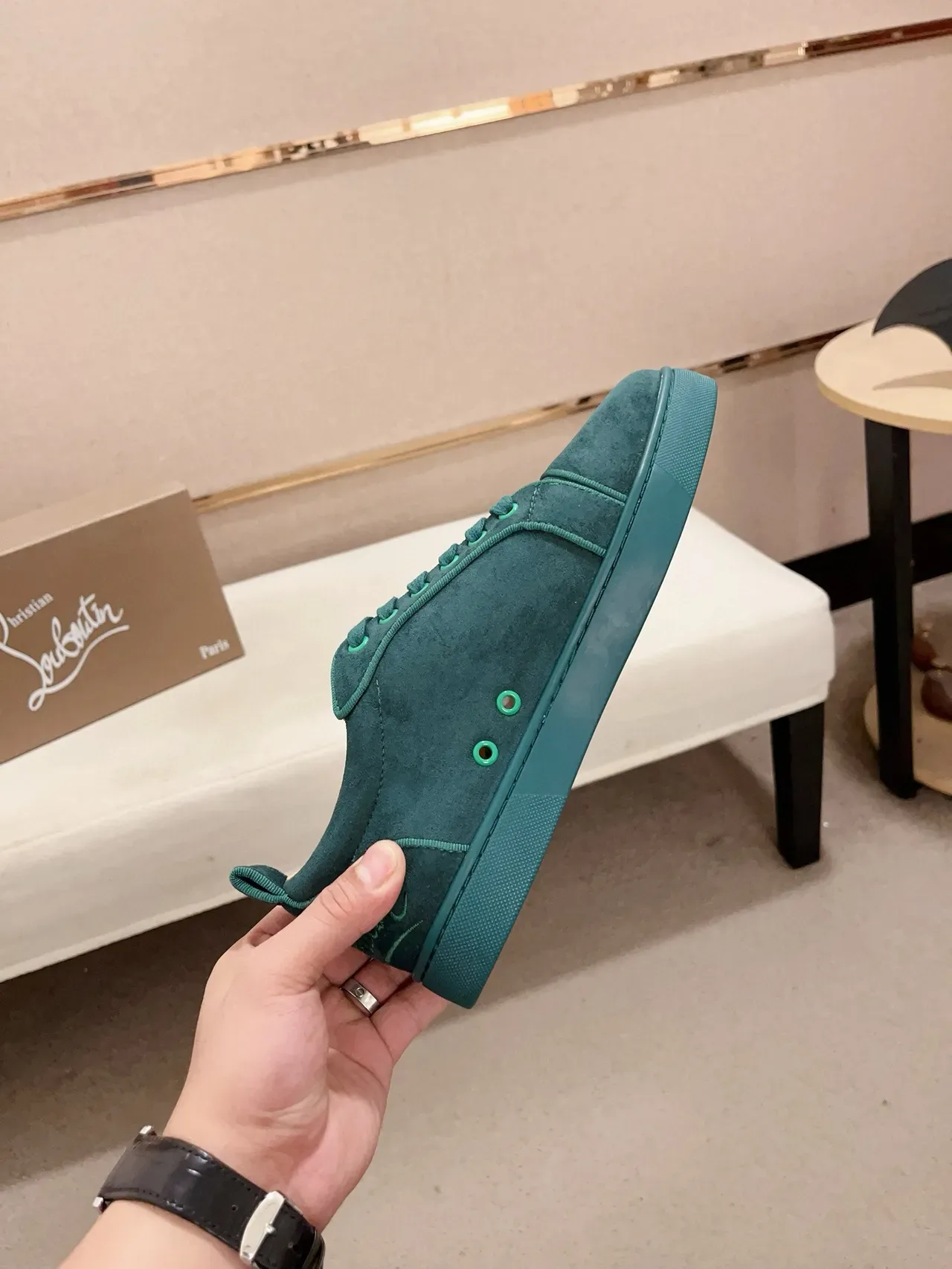 Christian Louboutin 绿色麂皮低帮生活休闲鞋 4