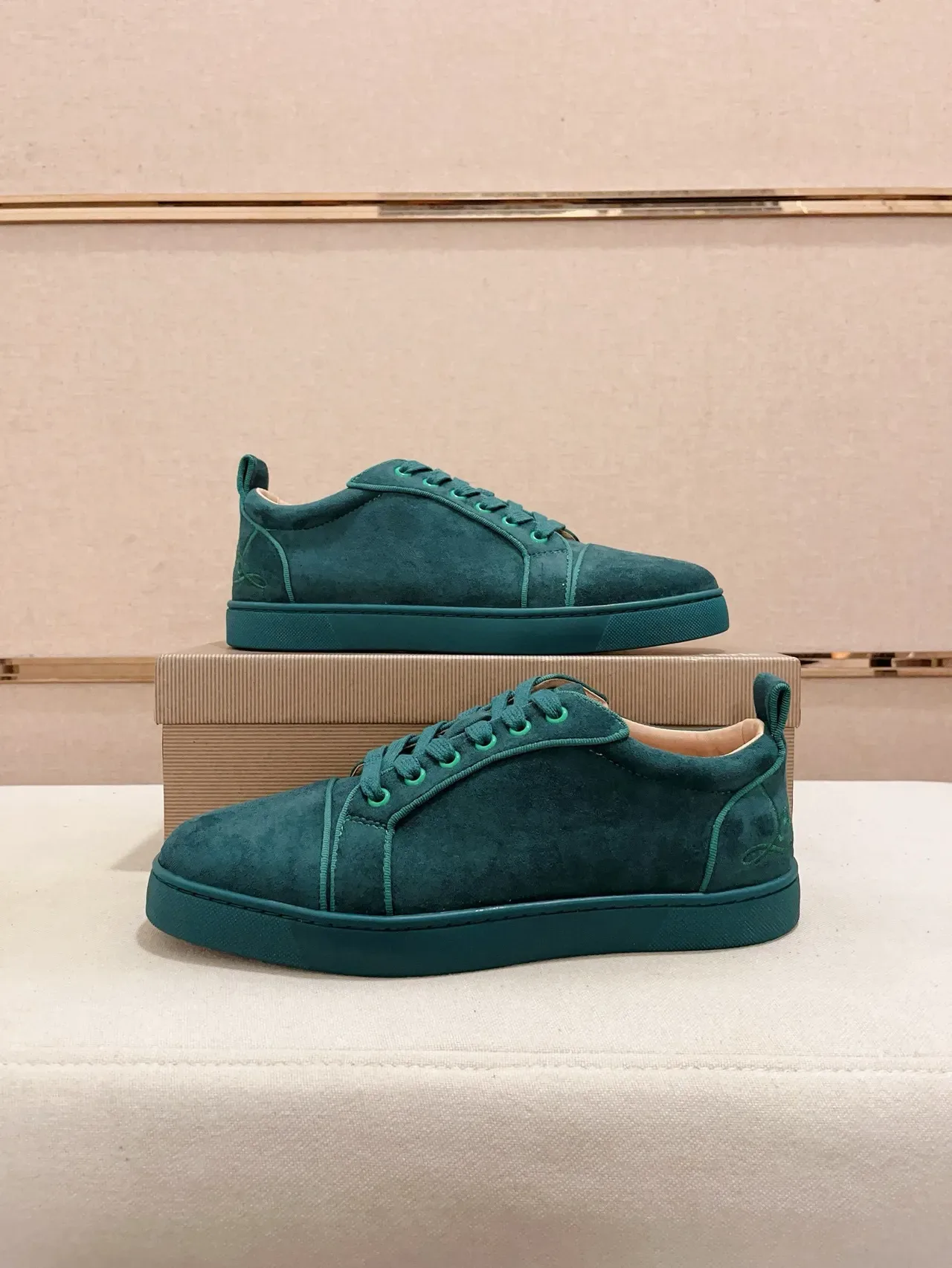 Christian Louboutin 绿色麂皮低帮生活休闲鞋 6