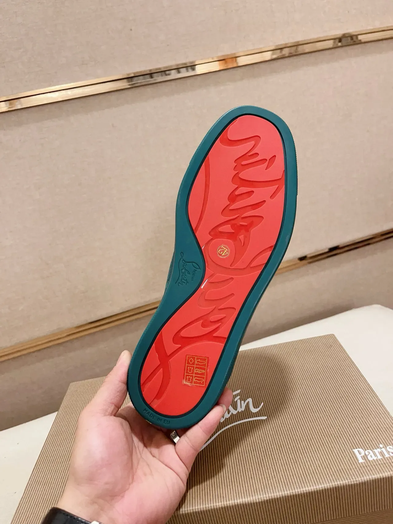 Christian Louboutin 绿色麂皮低帮生活休闲鞋 8